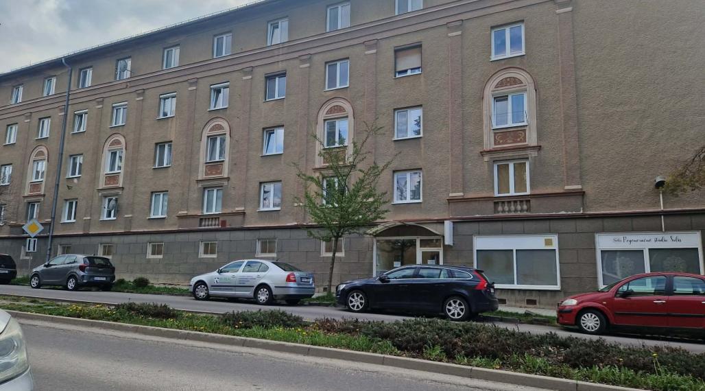 BV REAL Na prenájom komerčný priestor Handlová FM1827