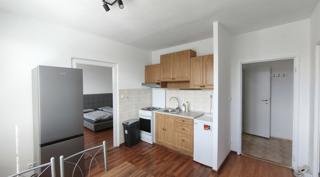 BV REAL prenájom 1 izbový byt 39 m2 Prievidza Jesenského BV6002