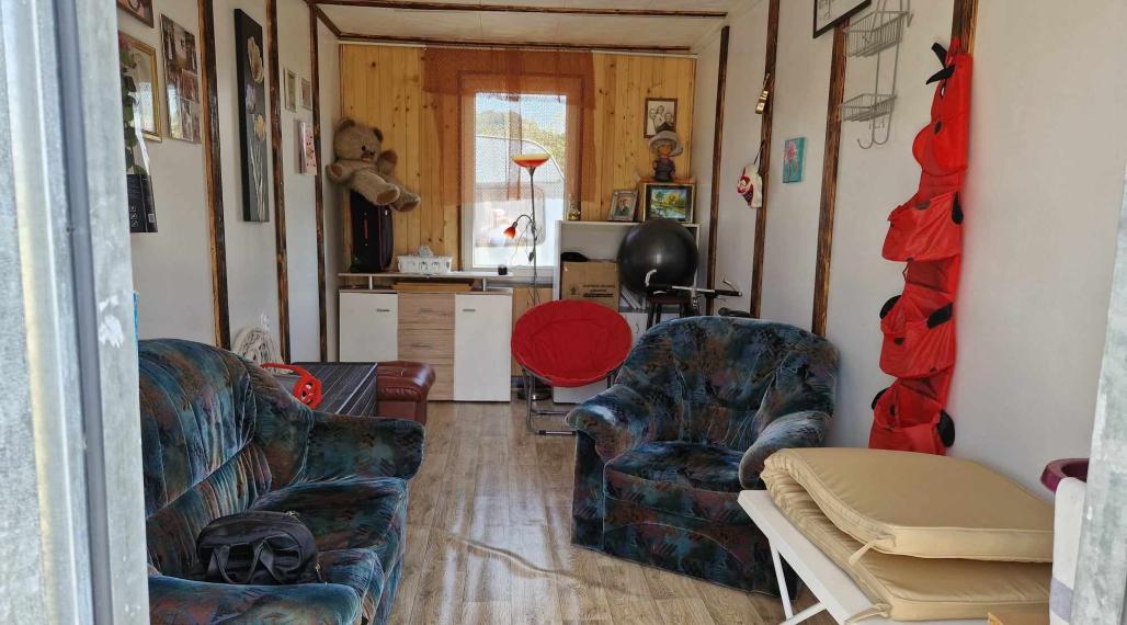 BV REAL Na predaj pozemok 1245 m2 s chatkou Nevidzany FM2107