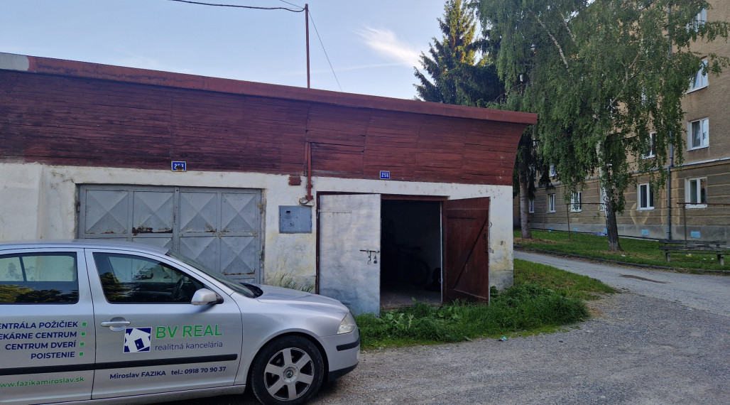 BV REAL Na predaj garáž 28 m2 s elektrikou Handlová FM2478