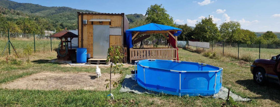 BV REAL Na predaj pozemok 1245 m2 s chatkou Nevidzany FM2107