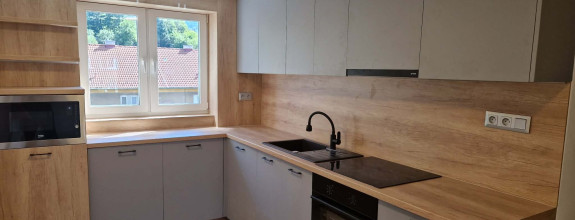 BV REAL Na predaj prerobený 2 izbový byt Handlová FM2516