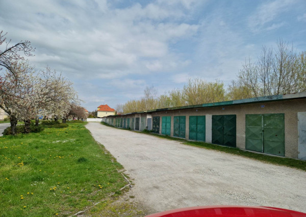 PREDANÉ garáž s jamou Nováky FM1596