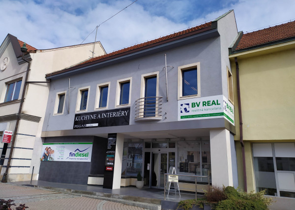 BV REAL na prenájom komerčné priestory 16 m2 Námestie slobody Prievidza BV2005