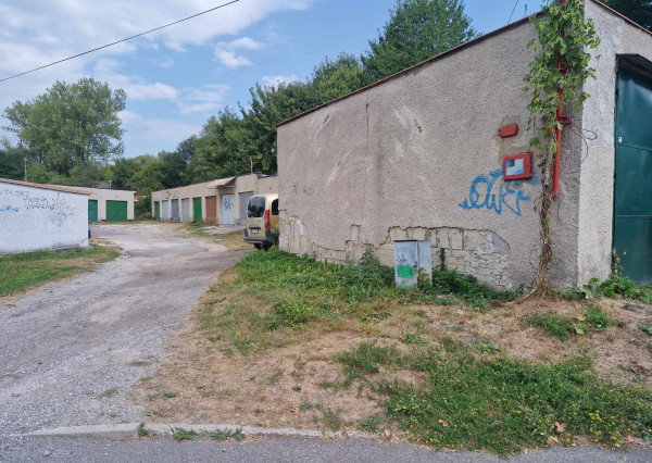BV REAL Na predaj pozemok na stavbu garáže Handlová FM2110