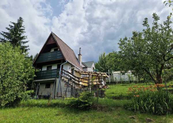 BV REAL Na predaj murovaná chata so záhradou Handlová FM2009