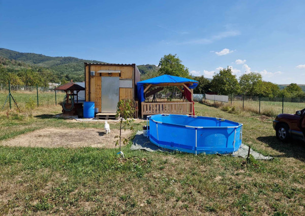 BV REAL Na predaj pozemok 1245 m2 s chatkou Nevidzany FM2107