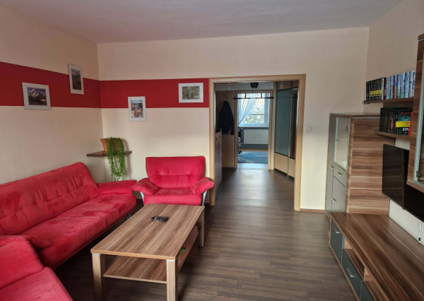 BV REAL Na predaj prerobený 3 izbový byt Prievidza FM2382