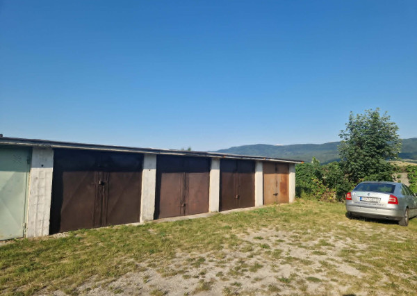 BV REAL Na predaj pozemok s garážou 19 m2 Handlová FM2475