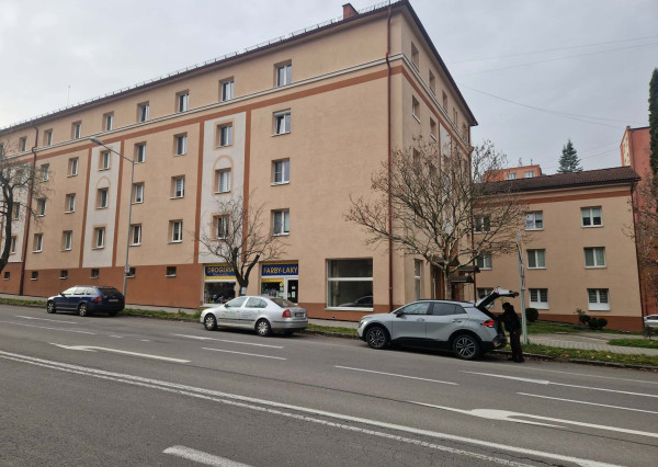 BV REAL Na prenájom komerčný priestor 28 m2 Handlová FM2539
